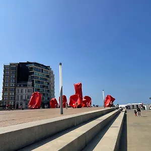 Gezellige 1 Slaapkamer, 3pers,strand,zee 50m , Ostende Belgien